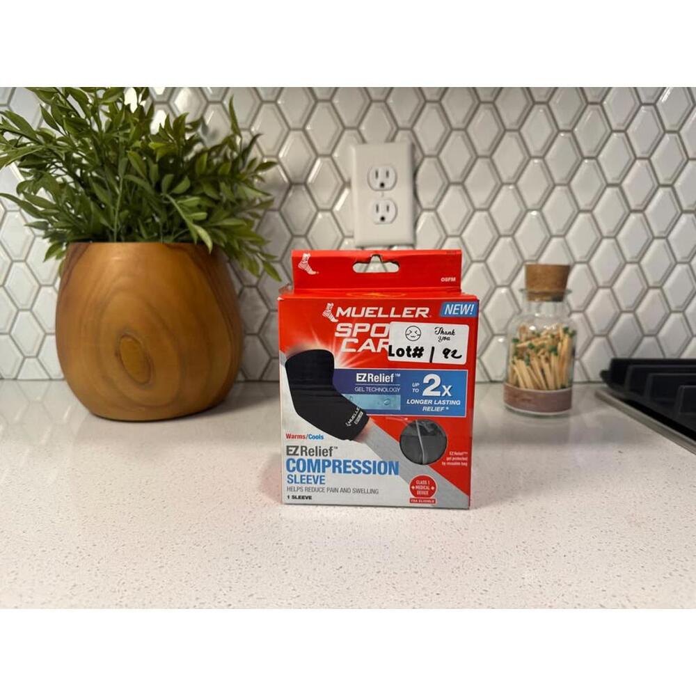 Mueller Sport Care EZRelief Compression Sleeve - Black, Size Small/Medium